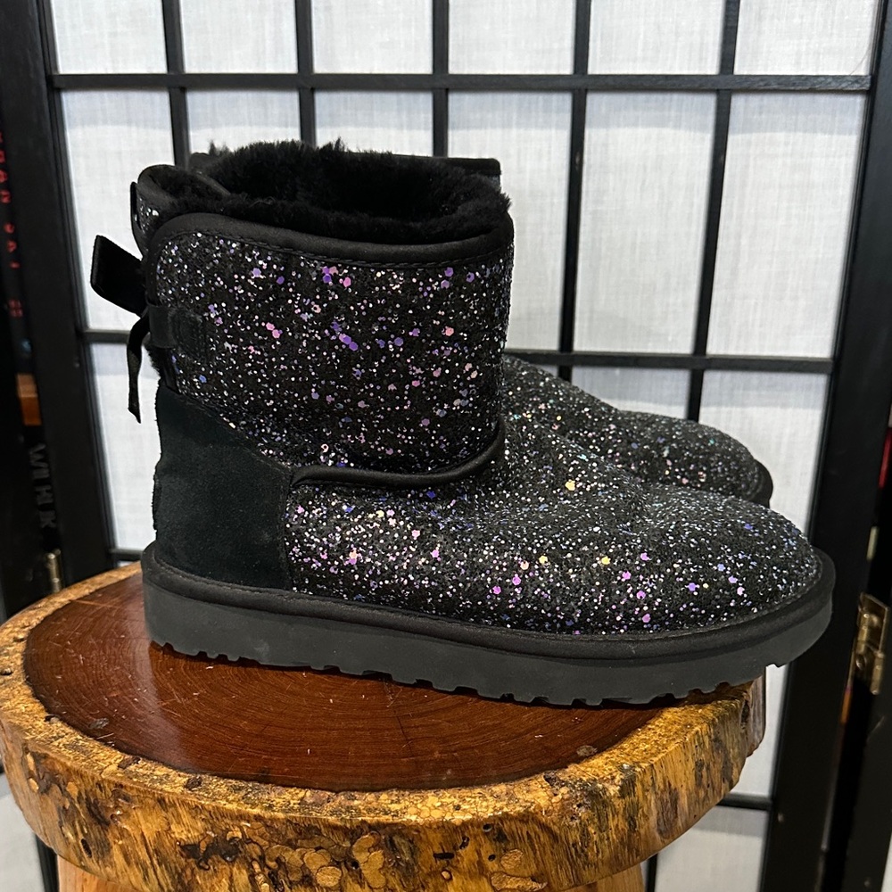 UGG Black Glitter Short Boot Mini Bow  Purple & Silver Sparkle EUC 6